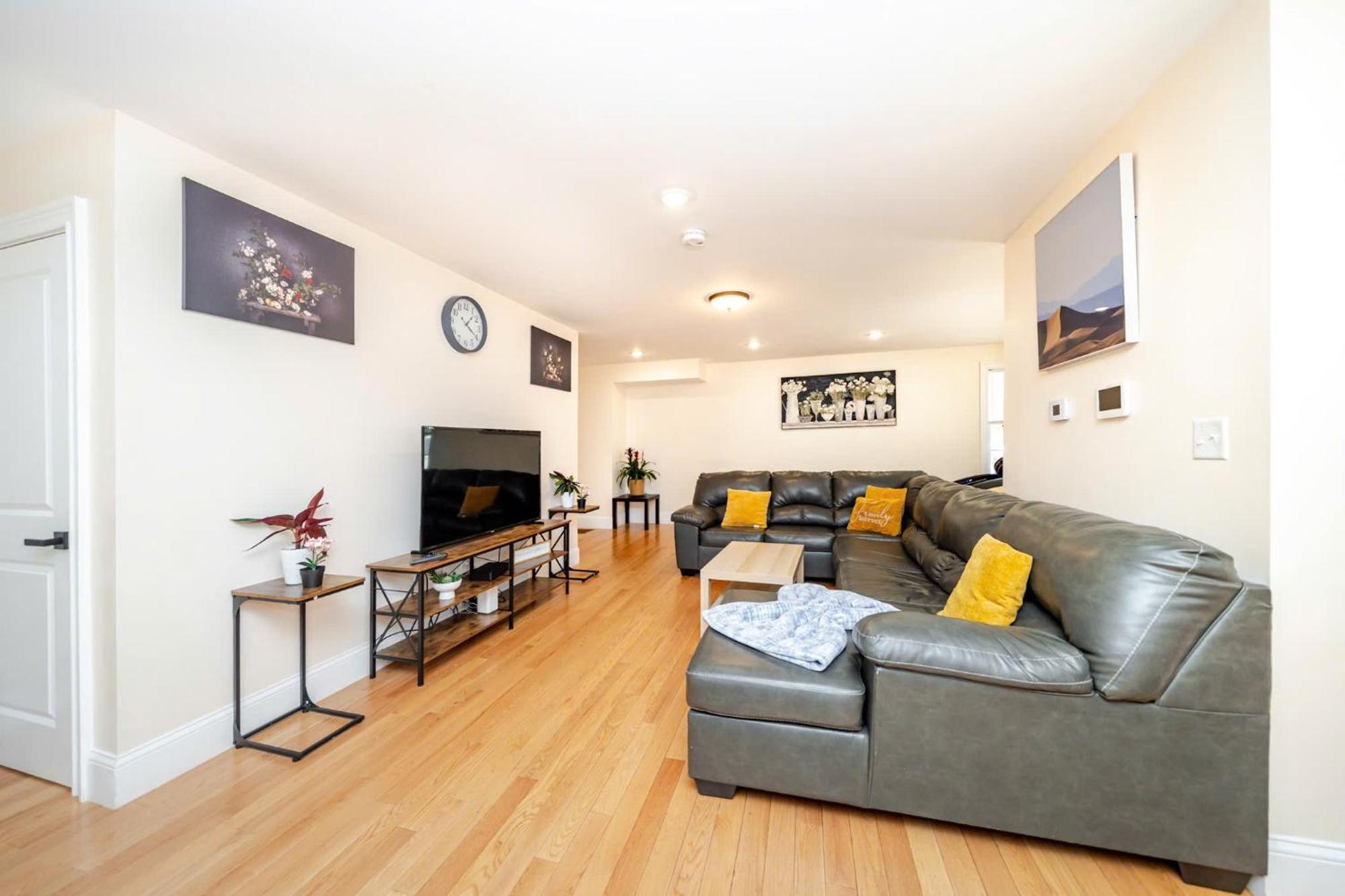 شقة 37 - 3Br Quincy - Cozy Townhouse Near Blue Hills المظهر الخارجي الصورة